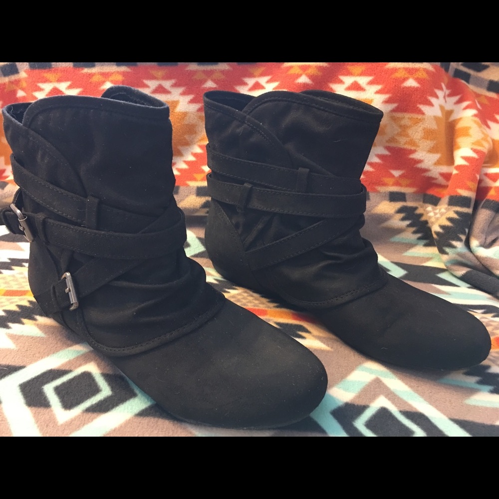 Adorable black booties - size 8.5